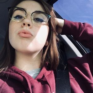 Meet your Posher, Chloe